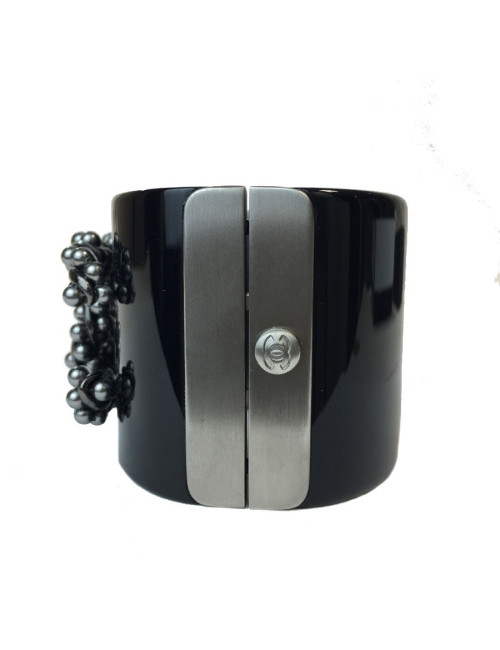CHANEL cuff bracelet in black plexi and CC in gunmetal color