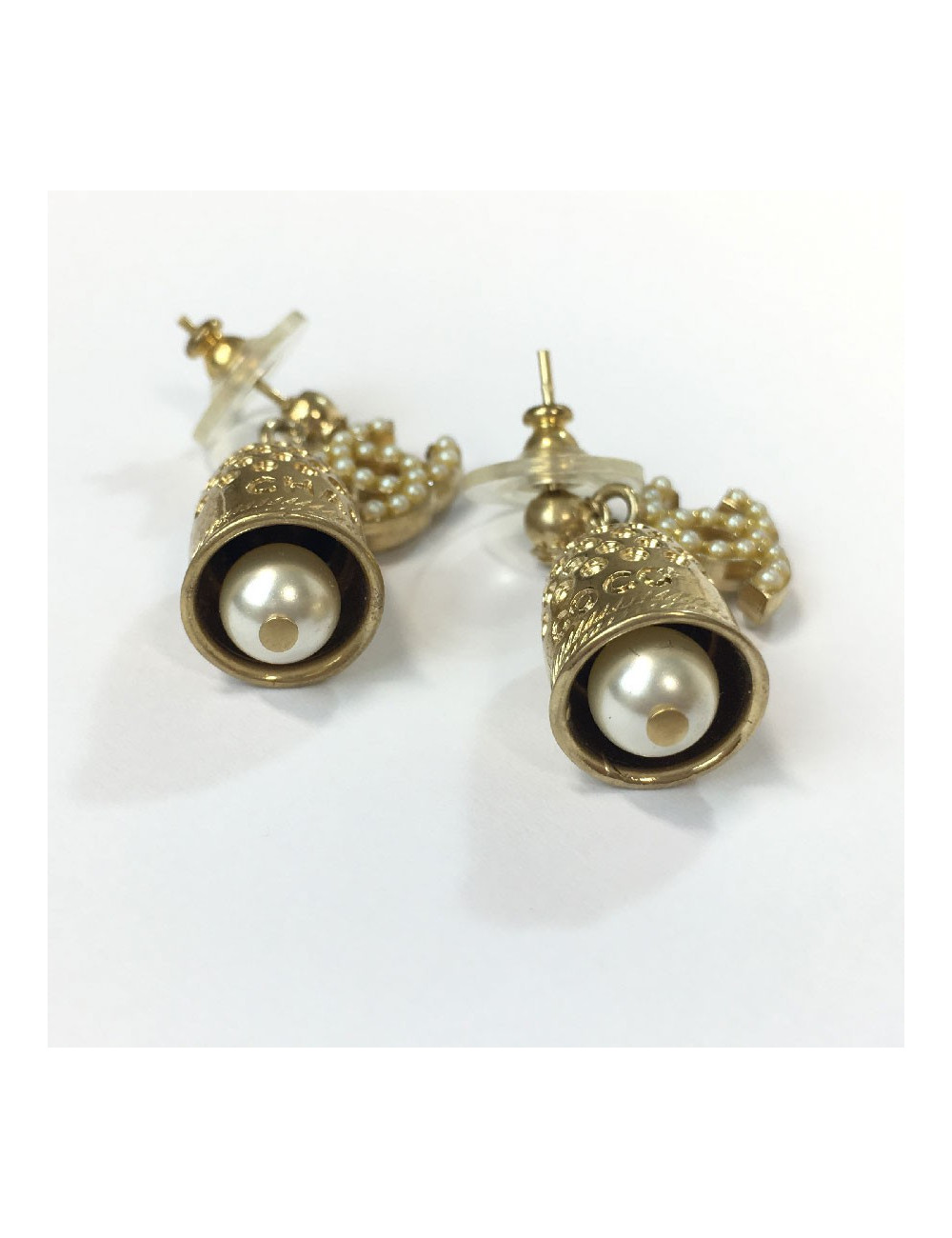 Boucles d'oreille clous CHANEL dés à coudre