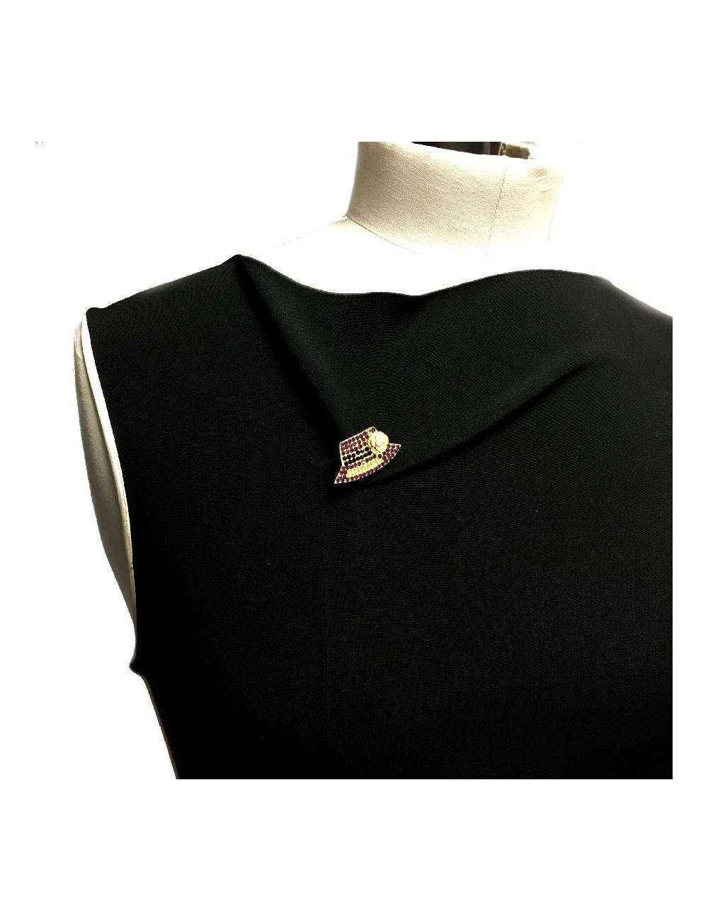 Pin's CHANEL  chapeau doré et brillants