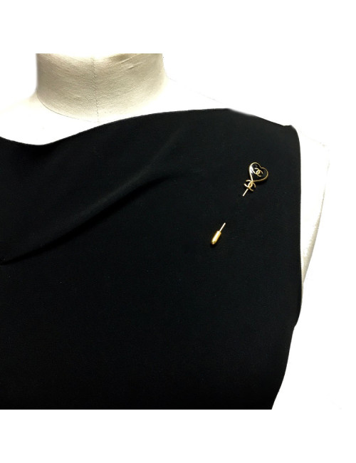 Epingle CHANEL coeur émaillé noir