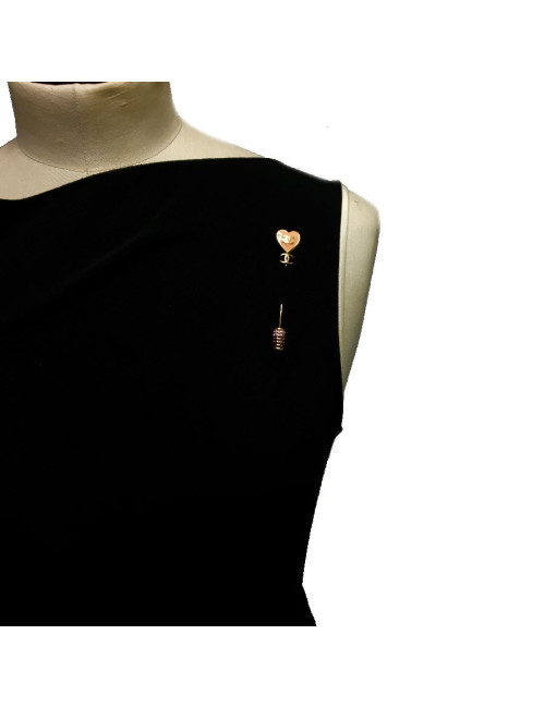 Epingle CHANEL coeur émaillé corail 