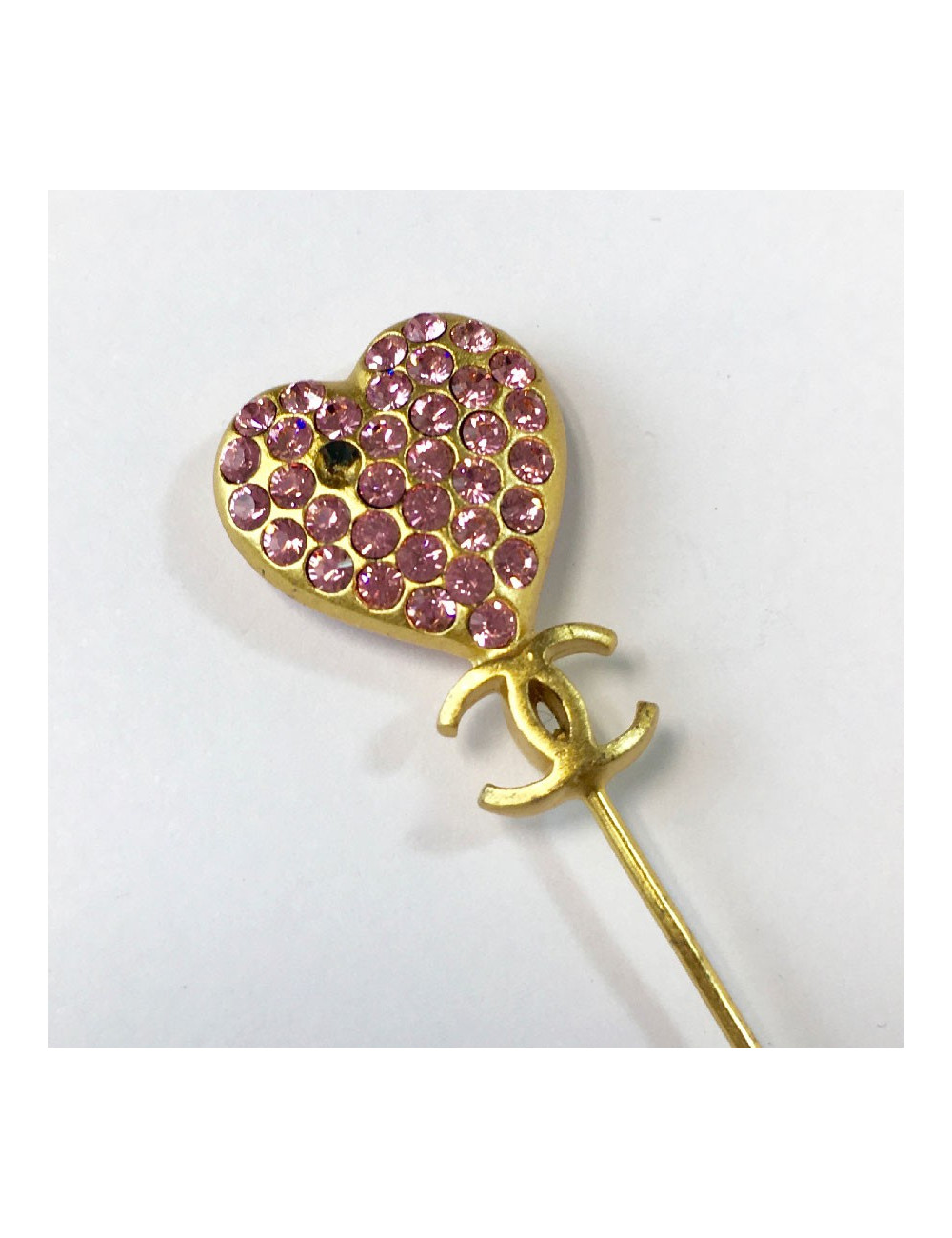 Epingle CHANEL coeur  rose avec brillants rose