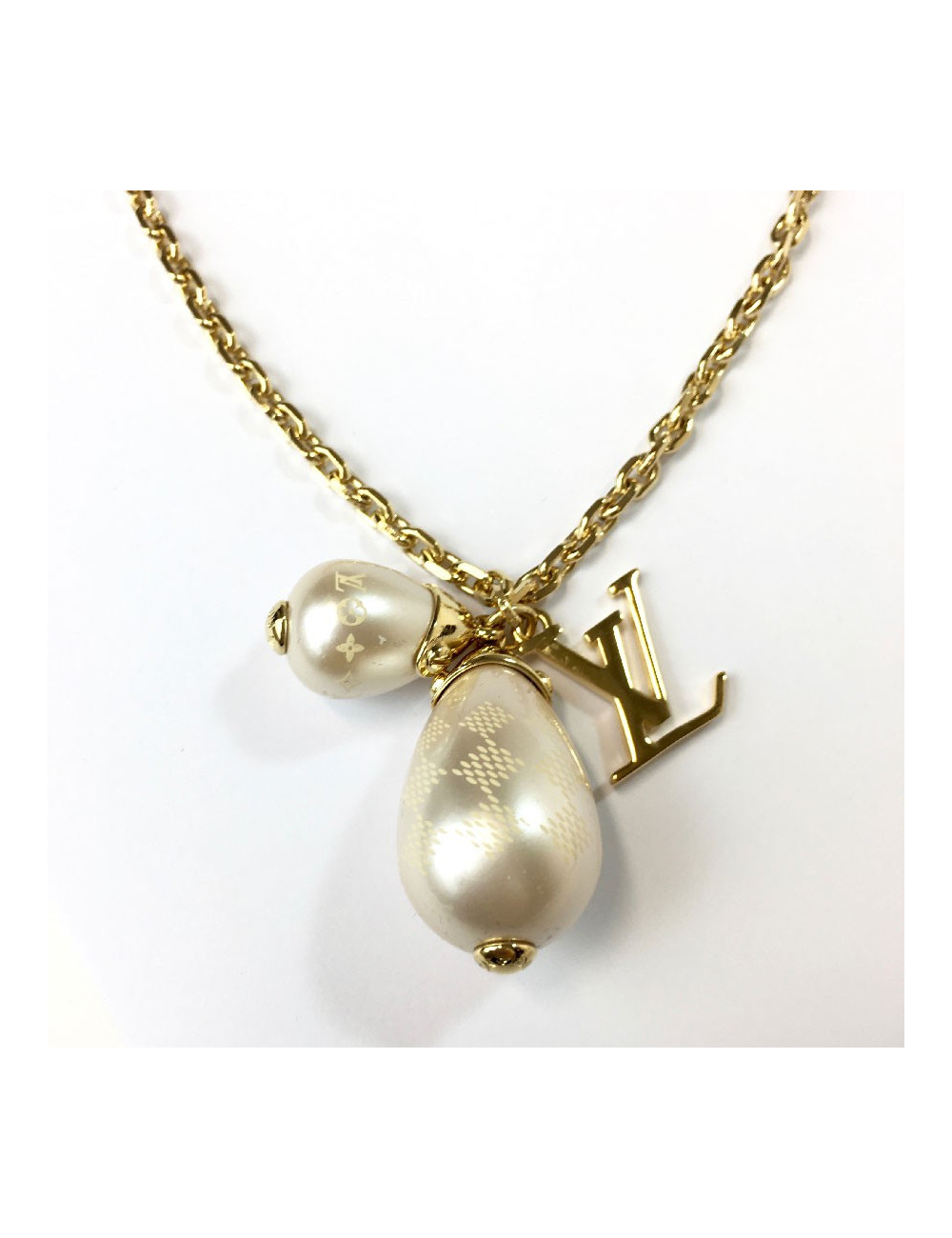 Collier LOUIS VUITTON avec une perle goutte nacrée