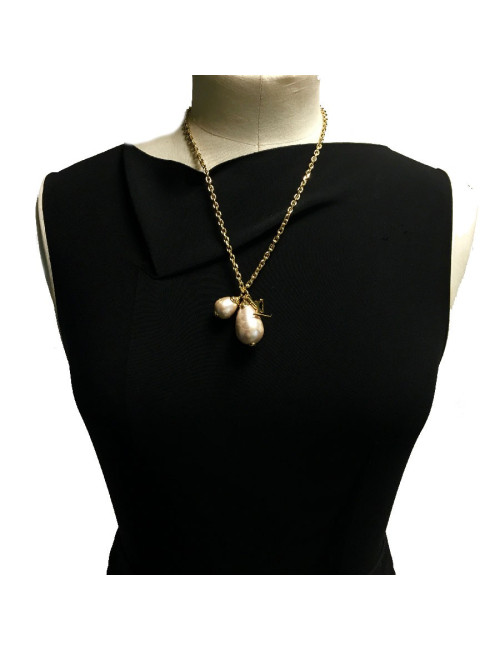 Collier LOUIS VUITTON avec une perle goutte nacrée