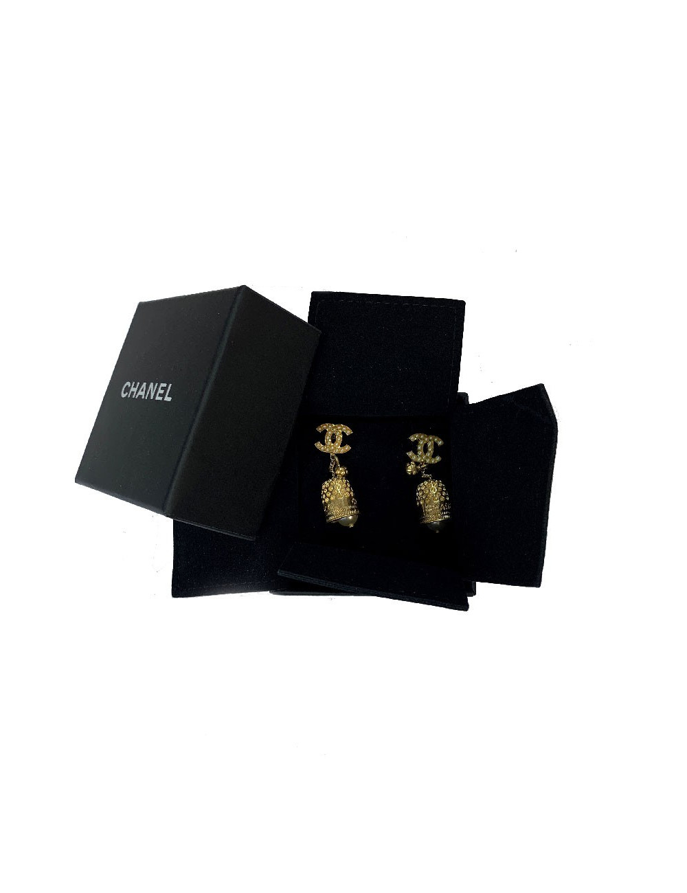 Boucles d'oreille clous CHANEL dés à coudre