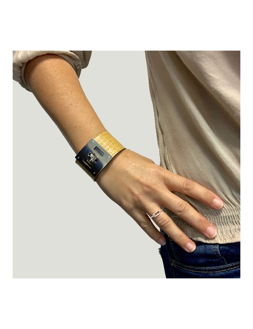 Manchette Kelly dog  HERMES alligator mat jaune mais