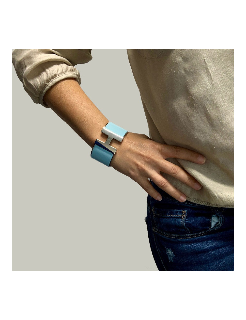 Manchette HERMES émail bleu glacier CLIC H GM