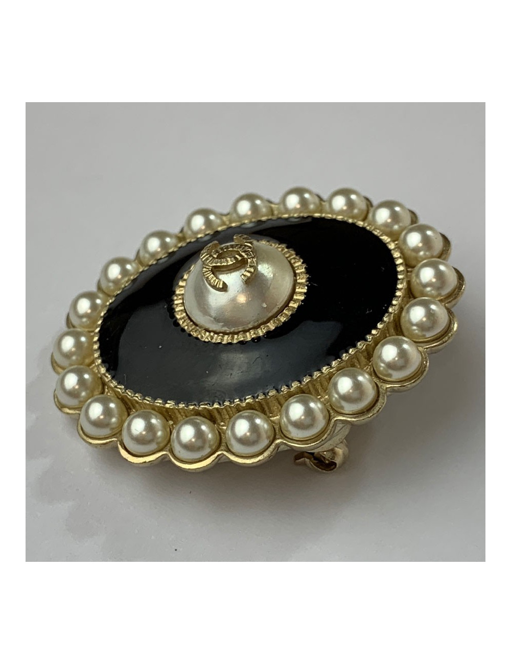 CHANEL Oval Pearly Brooch