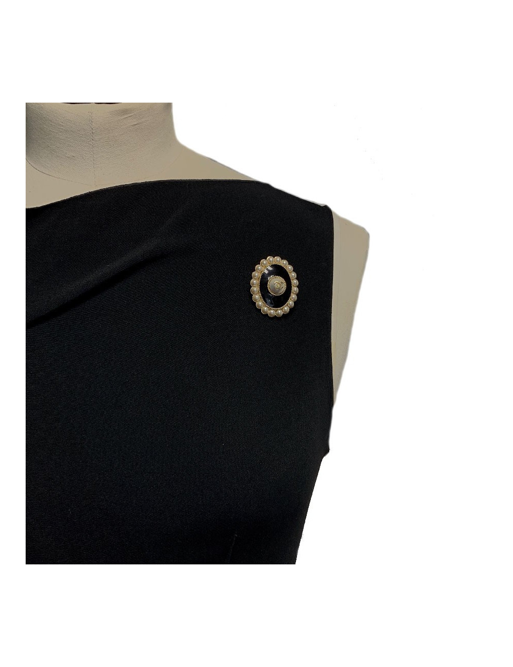 CHANEL Oval Pearly Brooch