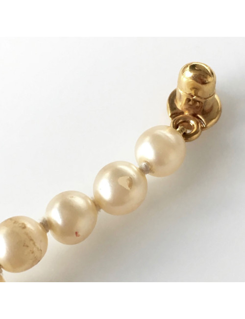 Collier CHANEL vintage perles nacrées et fermoir CC doré
