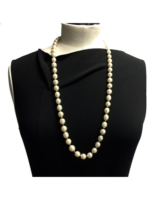 Sautoir CHANEL "1983" perles en pâte de verre nacrées