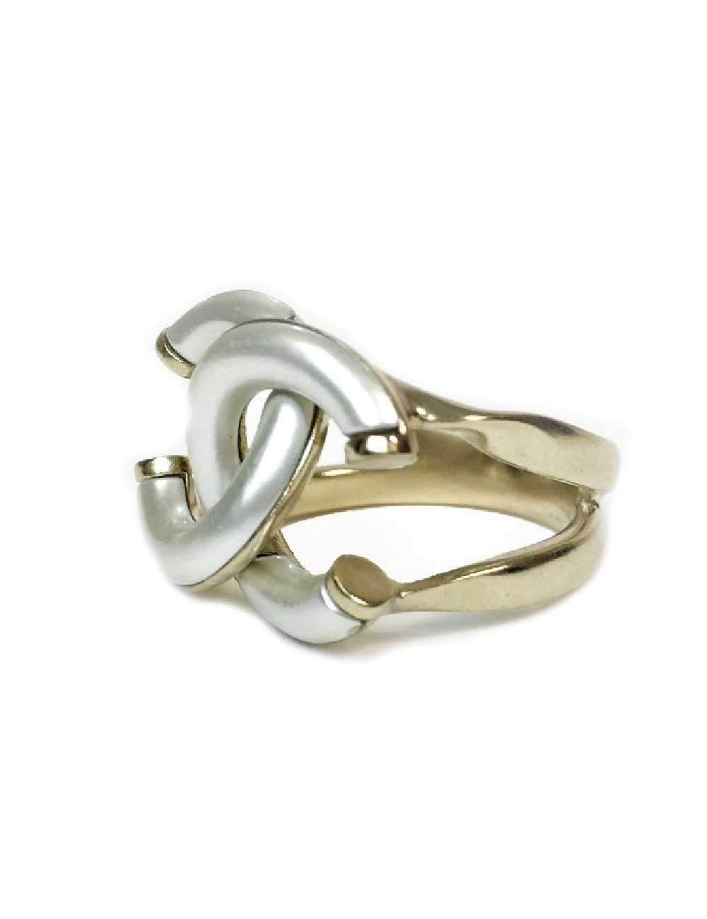Bague CC CHANEL T50 en métal or pâle et nacre
