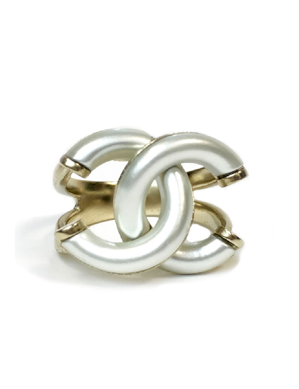 Bague CC CHANEL T50 en métal or pâle et nacre