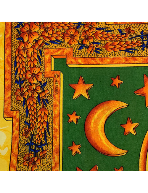 Carré HERMES Carpe Diem en soie jaune