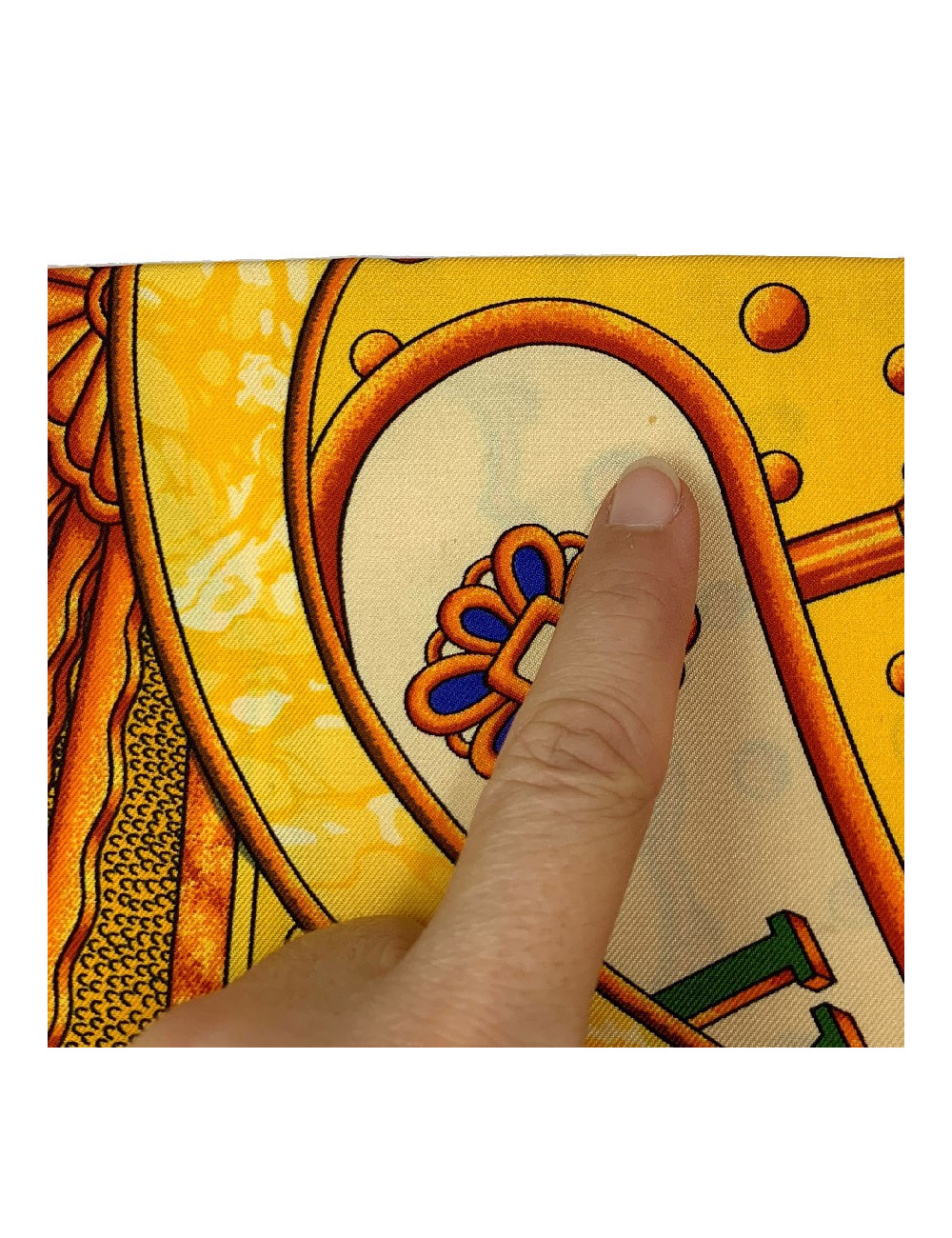 Carré HERMES Carpe Diem en soie jaune