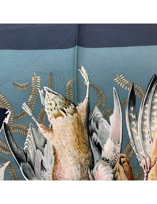 Carré HERMES Gibier en soie vert-de-gris