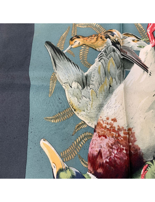 Carré HERMES Gibier en soie vert-de-gris