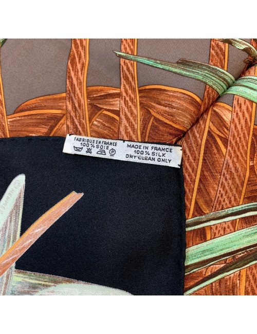 Carré  HERMÈS 100 % soie "Jardin Créole"