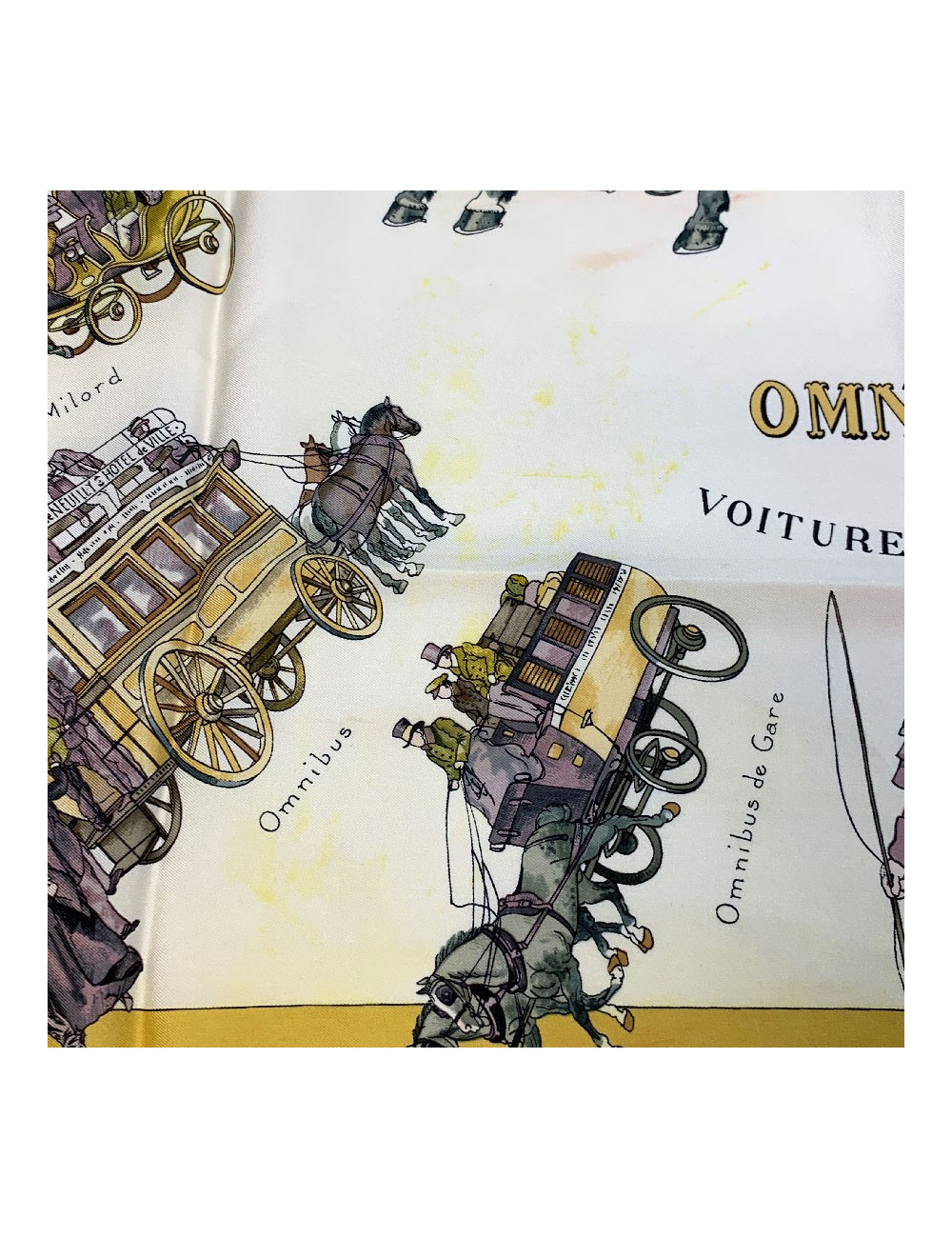 Carré HERMES Omnibus et Voitures de Place en soie or et jaune pâle