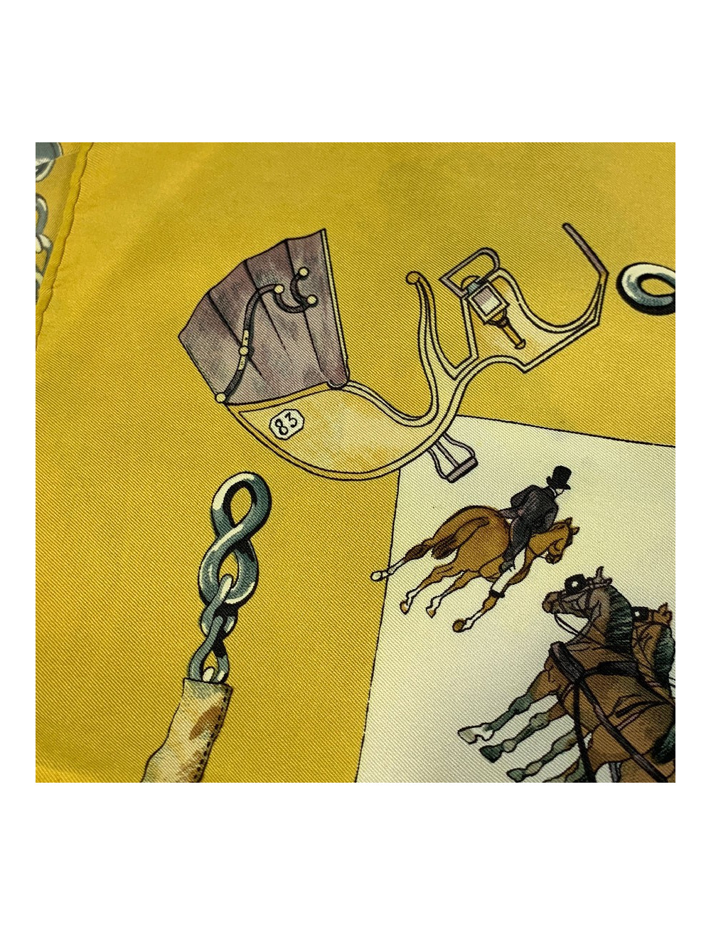 Carré HERMES Omnibus et Voitures de Place en soie or et jaune pâle