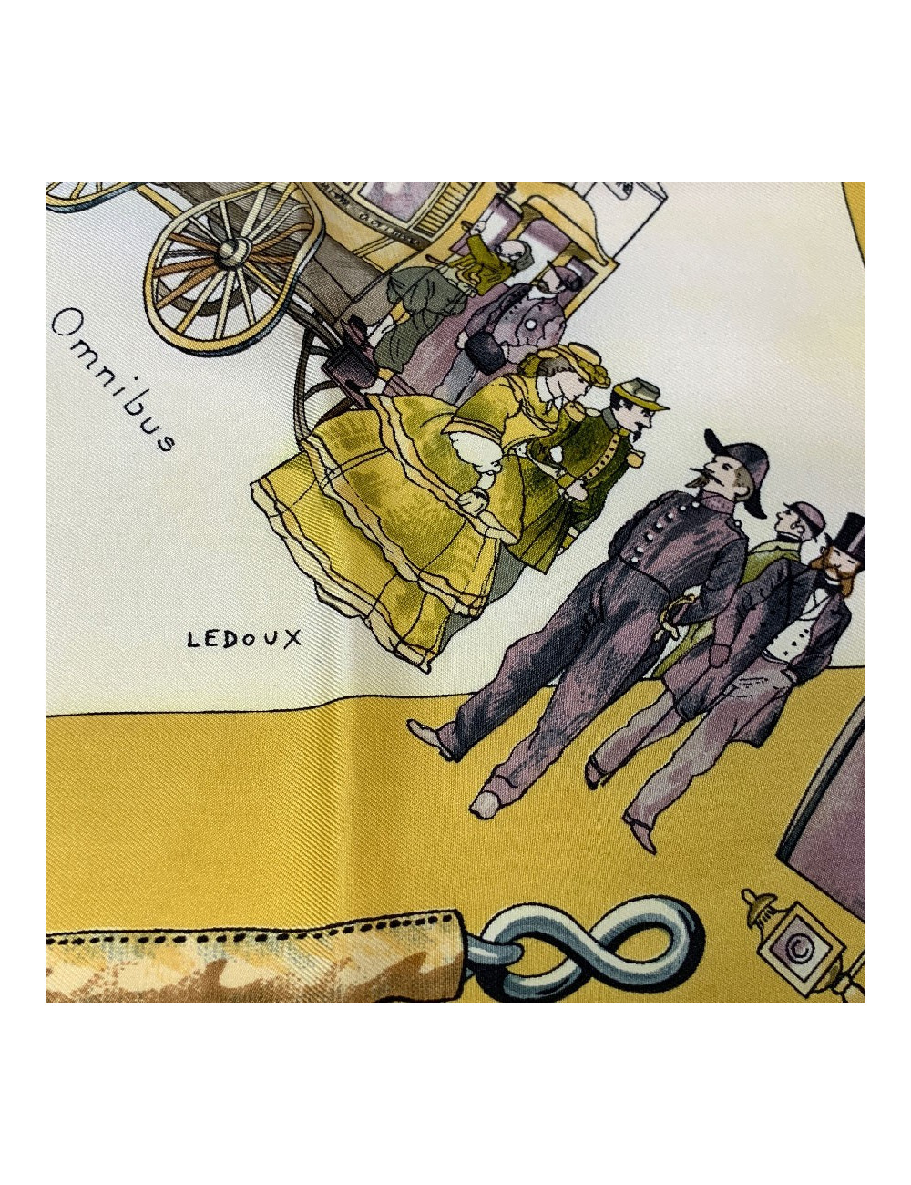 Carré HERMES Omnibus et Voitures de Place en soie or et jaune pâle