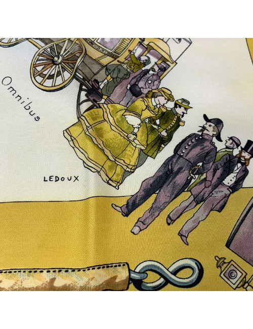 Carré HERMES Omnibus et Voitures de Place en soie or et jaune pâle