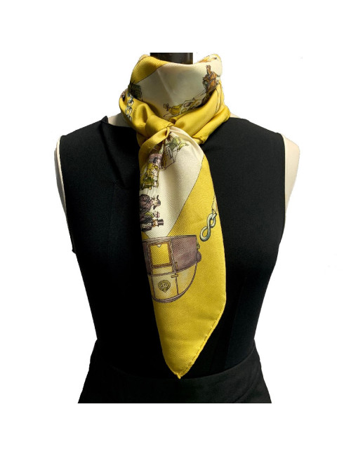 Carré HERMES Omnibus et Voitures de Place en soie or et jaune pâle