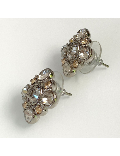 Clous CHANEL carrés brillants