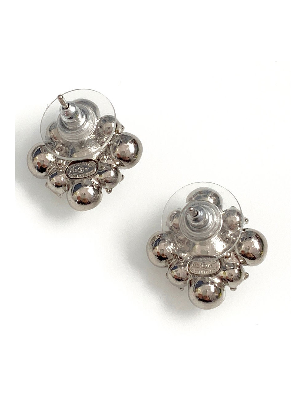 Clous CHANEL carrés brillants