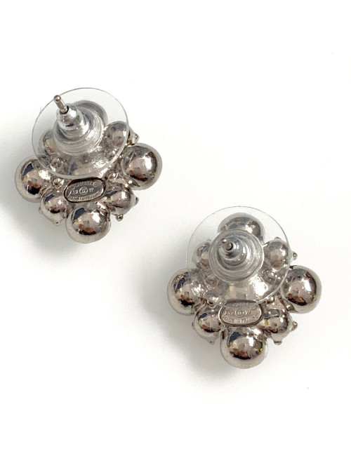 Clous CHANEL carrés brillants