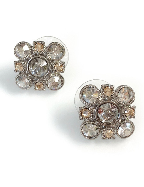 Clous CHANEL carrés brillants