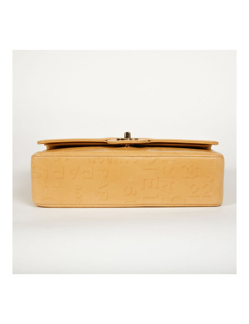 Sac CHANEL cuir d'agneau beige siglé "CHANEL" "CC"