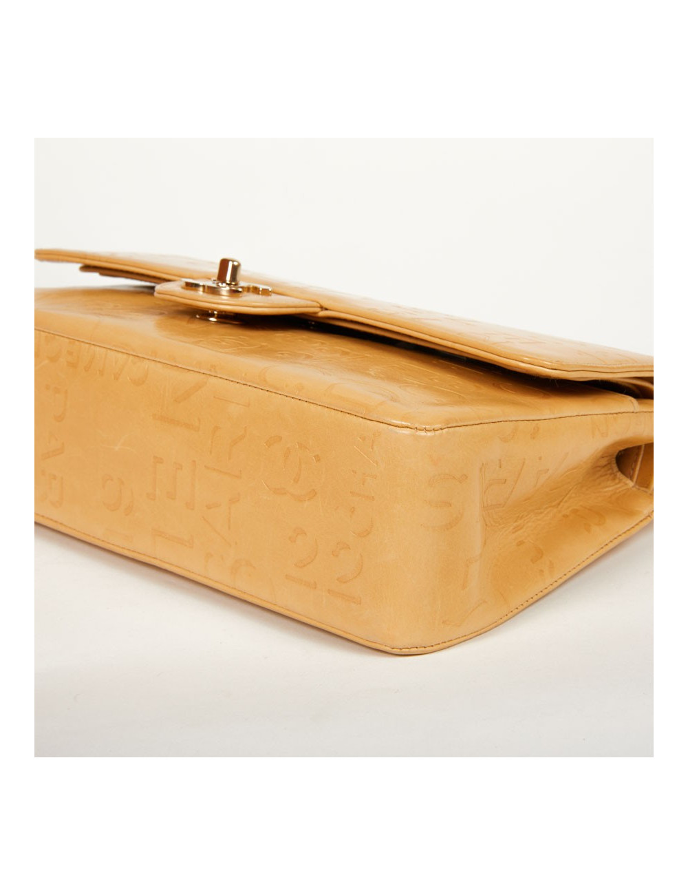 Sac CHANEL cuir d'agneau beige siglé "CHANEL" "CC"