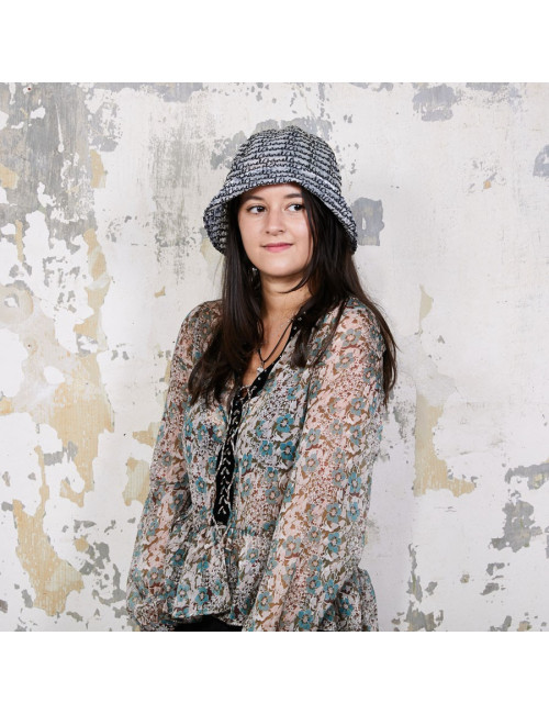 Chapeau CHANEL de pluie siglé "Chanel" blanc et noir