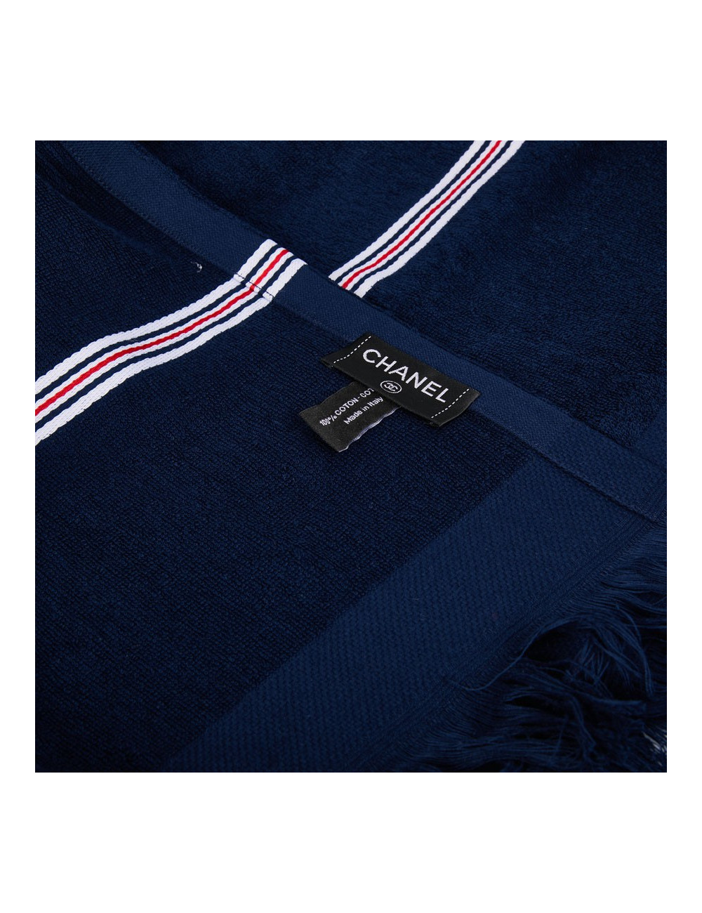 Sac CHANEL Airlines argent et sa serviette de plage bleue marine