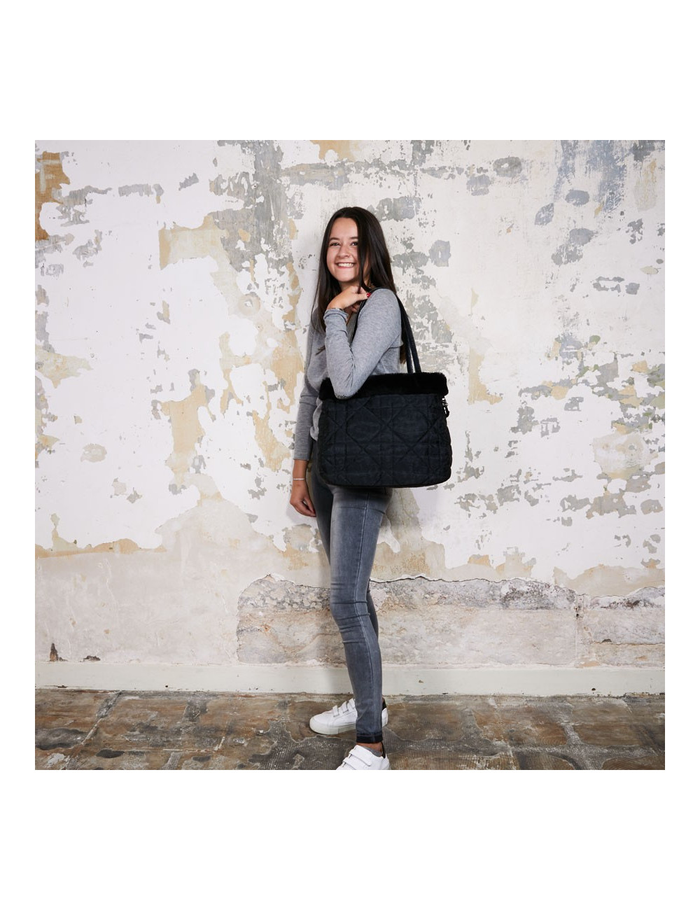 Sac toile mongram CHRSTIAN DIOR et fausse fourrure noire