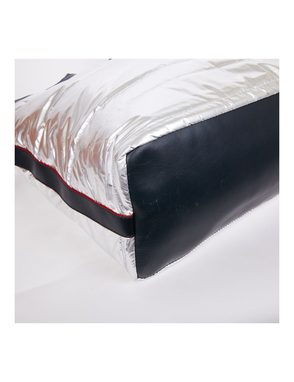 Sac de plage "Airlines" CHANEL argenté et bleu marine