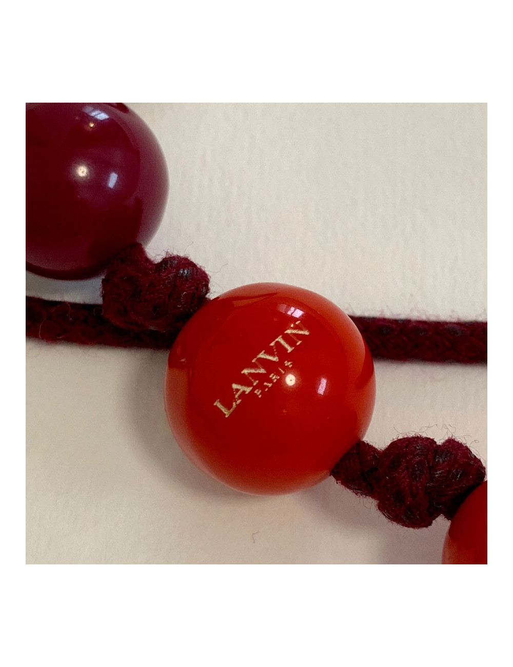 Sautoir LANVIN boules rouges et violettes par ALBER ELBAZ