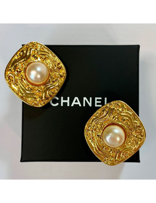 Clips CHANEL doré et perle nacrée