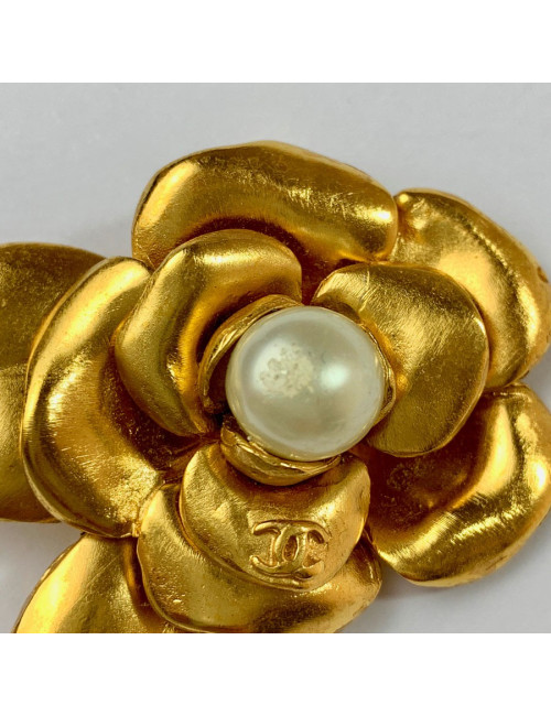 Broche CHANEL camélia dorée