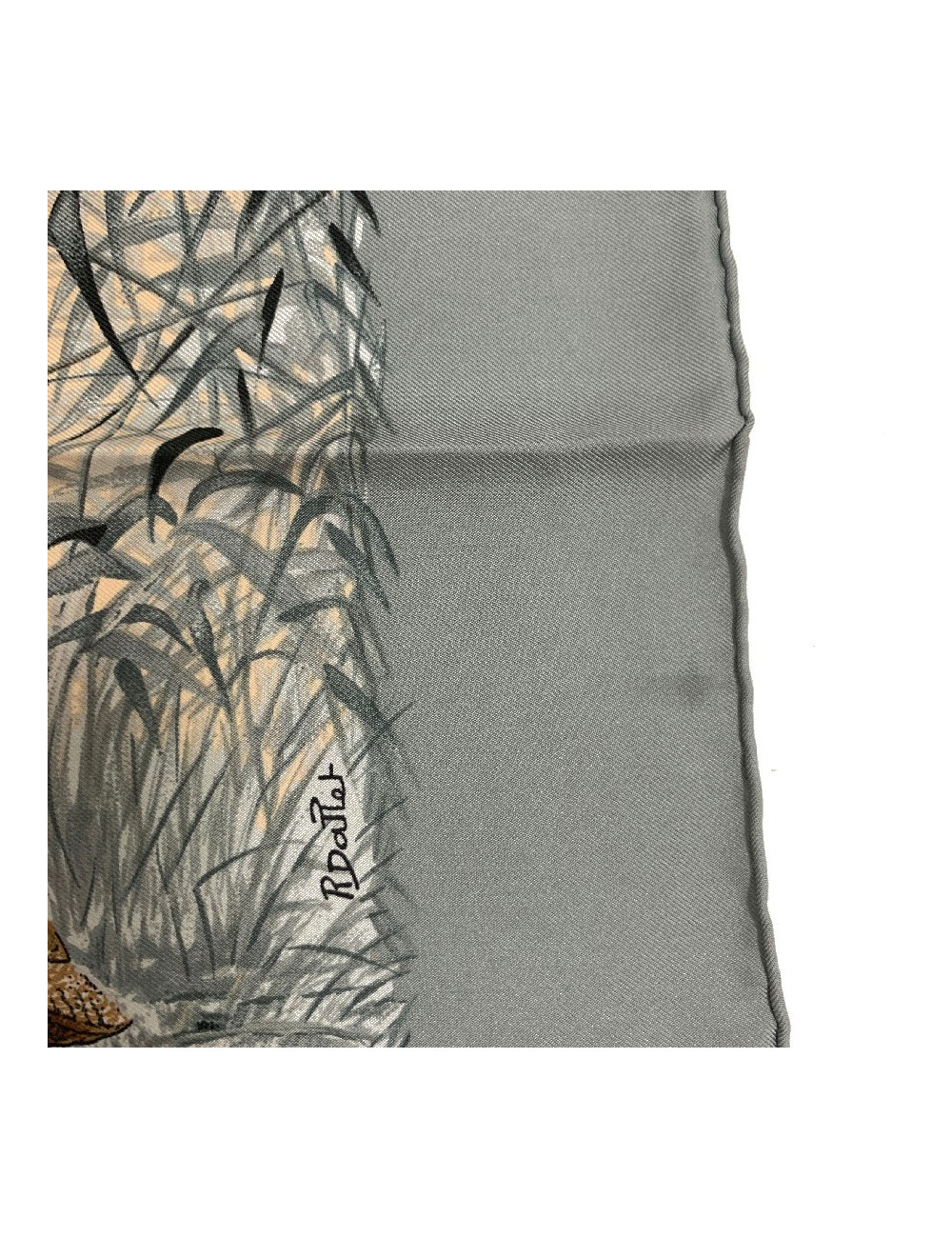 Carré HERMES Halte en Camargue en soie beige rosé et grise