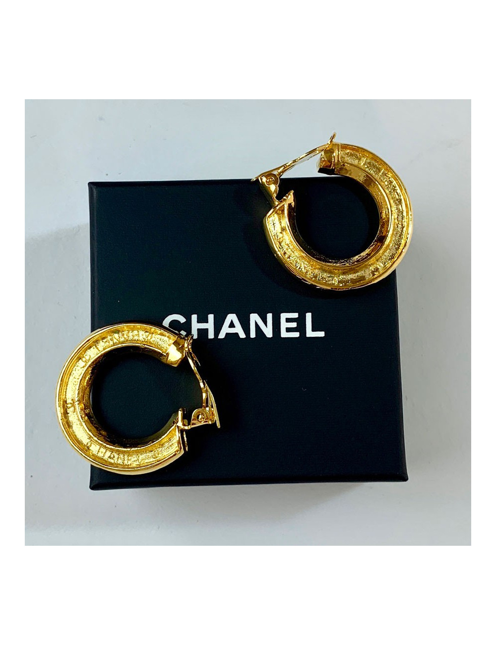 Boucles d'oreille clips CHANEL créoles Vintage