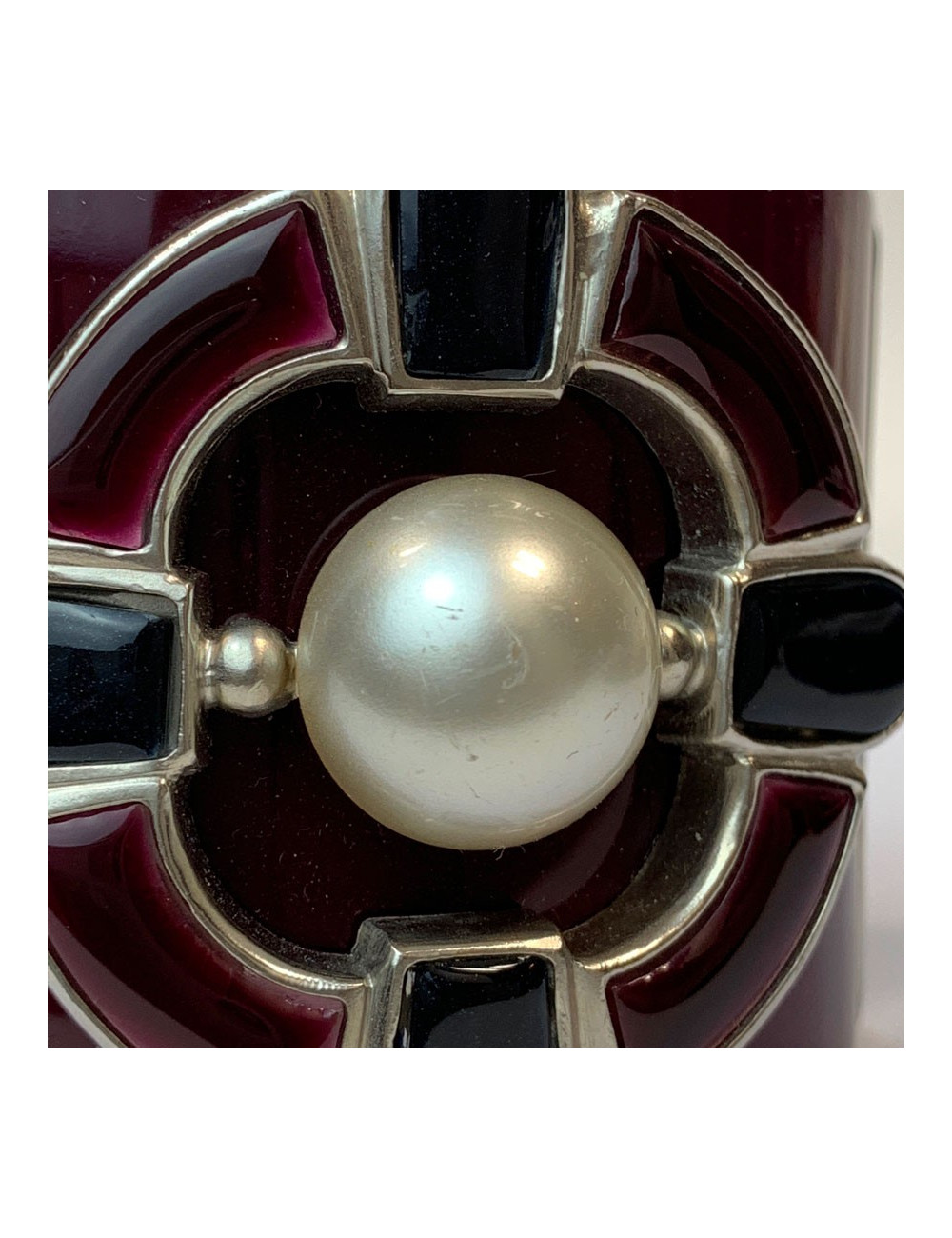 Manchette CHANEL plexiglass violet et perle