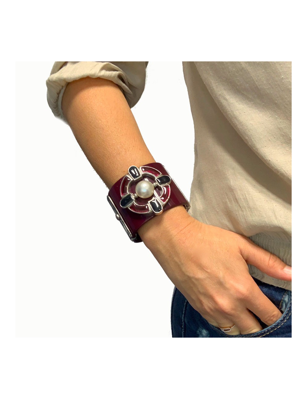 Manchette CHANEL plexiglass violet et perle