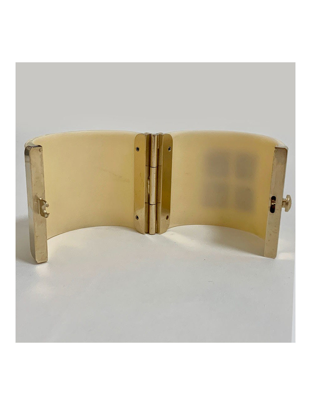 Manchette CHANEL plexiglass ivoire et métal doré 