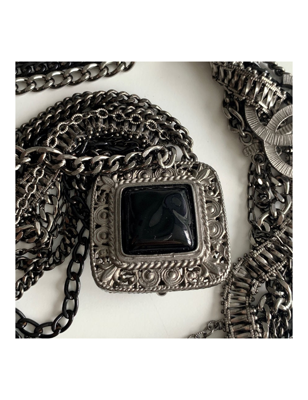 Ceinture CHANEL chaine en métal ruthénium et résine noire