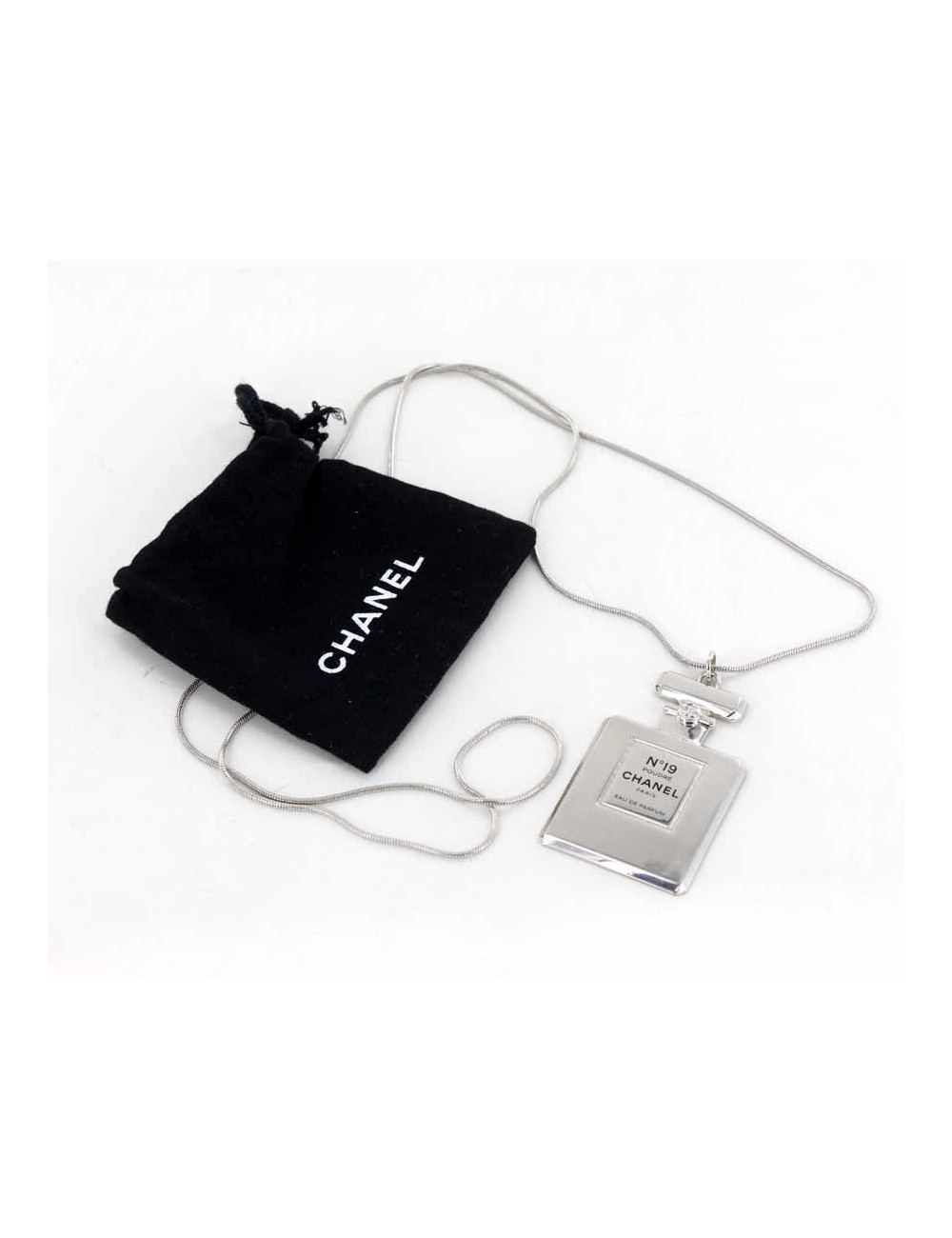 Collier CHANEL N°19