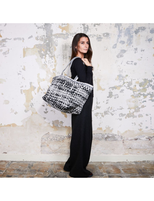 Sac de plage CHANEL et sa serviette éponge bleue