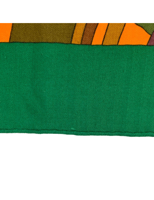  Chale HERMES 140 'Cuirs du désert' en cachemire et soie verte