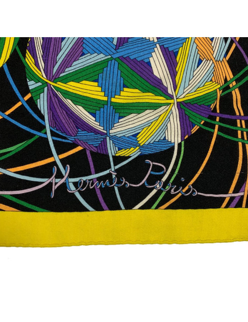 Châle HERMES 140 'L'Art du Temari' en cachemire et soie jaune